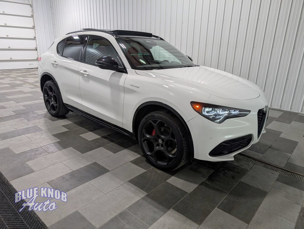 Used 2025 Alfa Romeo Stelvio Sprint w/ Veloce Package AWD/4WD image 5