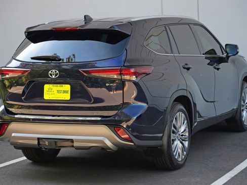 Used 2025 Toyota Highlander Platinum AWD/4WD image 57
