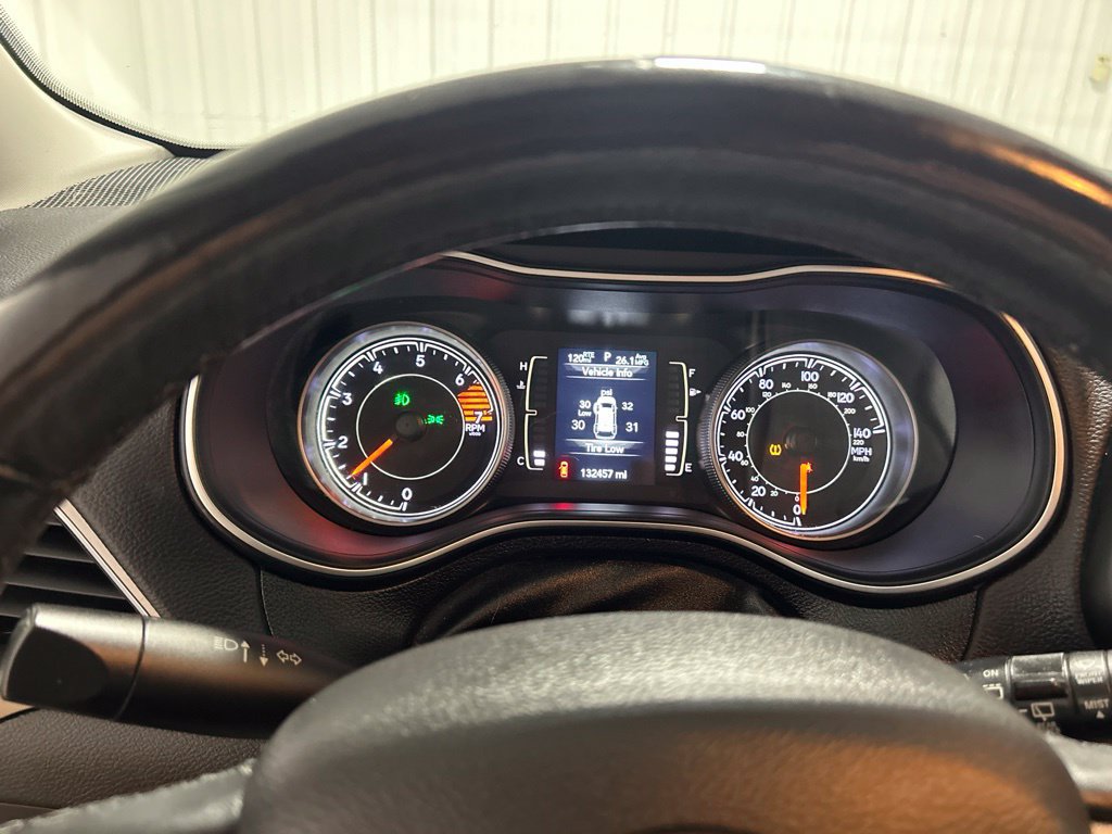 Used 2019 Jeep Cherokee Latitude w/ Cold Weather Group FWD image 22