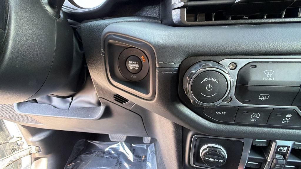 Used 2026 Jeep Wrangler Unlimited Rubicon AWD/4WD image 17
