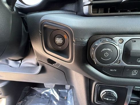 Used 2026 Jeep Wrangler Unlimited Rubicon AWD/4WD image 17