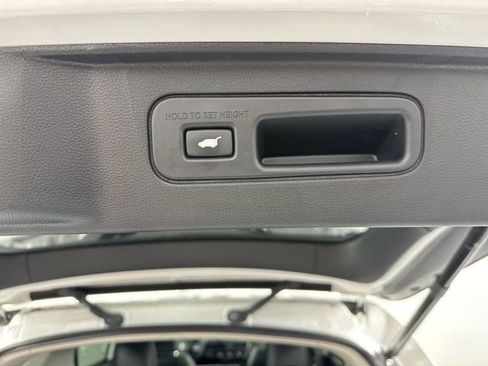 Used 2025 Honda Pilot EX-L image 36