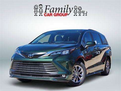 New 2026 Toyota Sienna XLE image 1