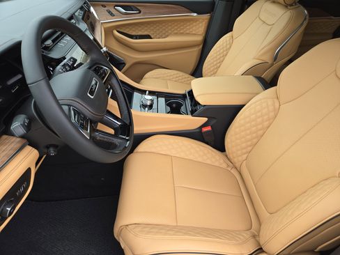 New 2026 Jeep Grand Cherokee Summit AWD/4WD image 11