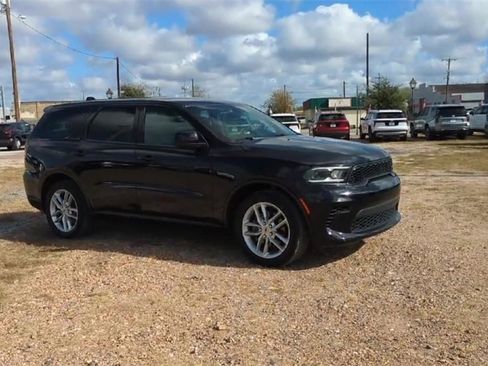 Used 2023 Dodge Durango GT image 2