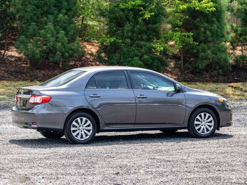 Used 2013 Toyota Corolla LE FWD image 9