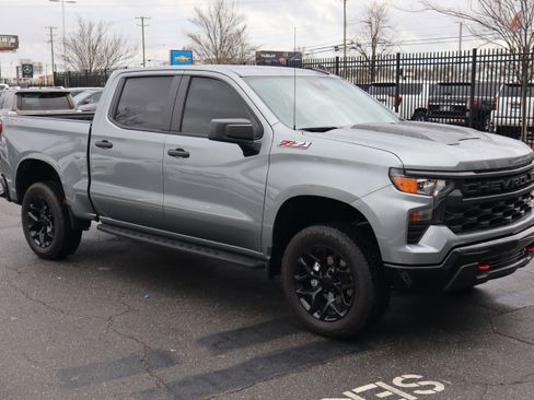 Used 2024 Chevrolet Silverado 1500 Custom Trail Boss w/ LPO, Dark Essentials Package image 2
