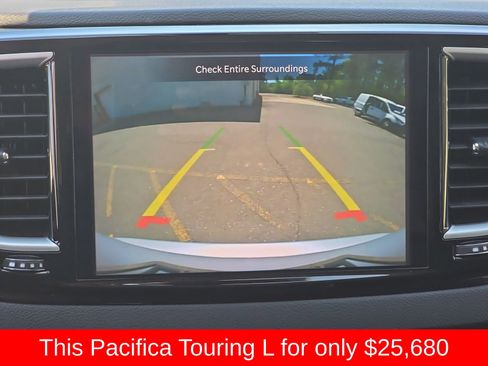 Used 2024 Chrysler Pacifica Touring-L FWD image 32