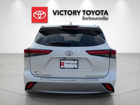 Used 2020 Toyota Highlander Platinum image 4