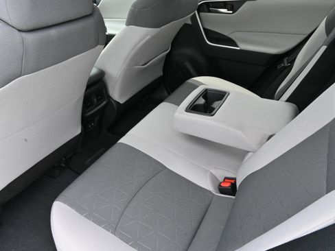 Used 2019 Toyota RAV4 XLE FWD image 13