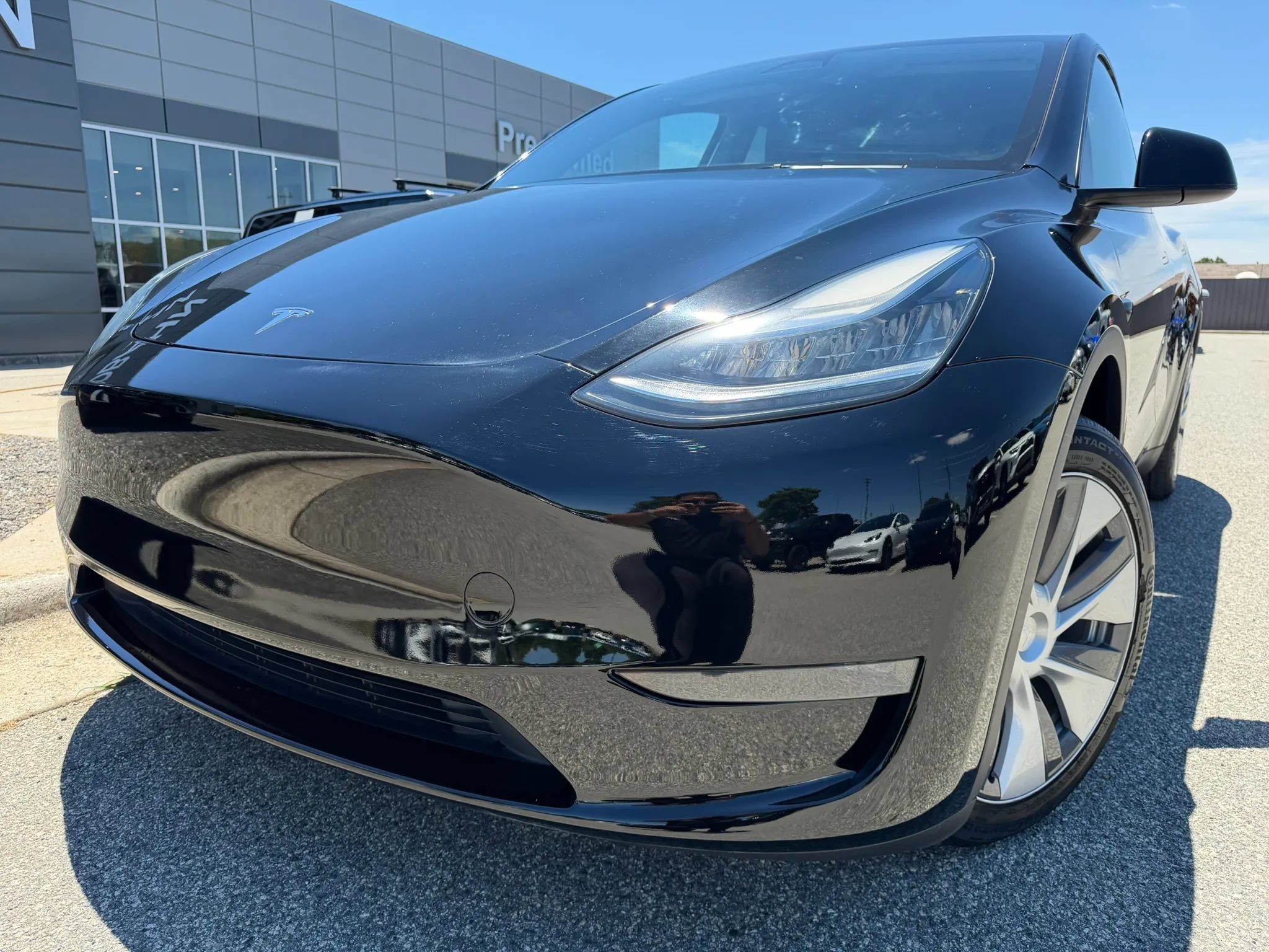 Used 2023 Tesla Model Y Long Range AWD/4WD image 1