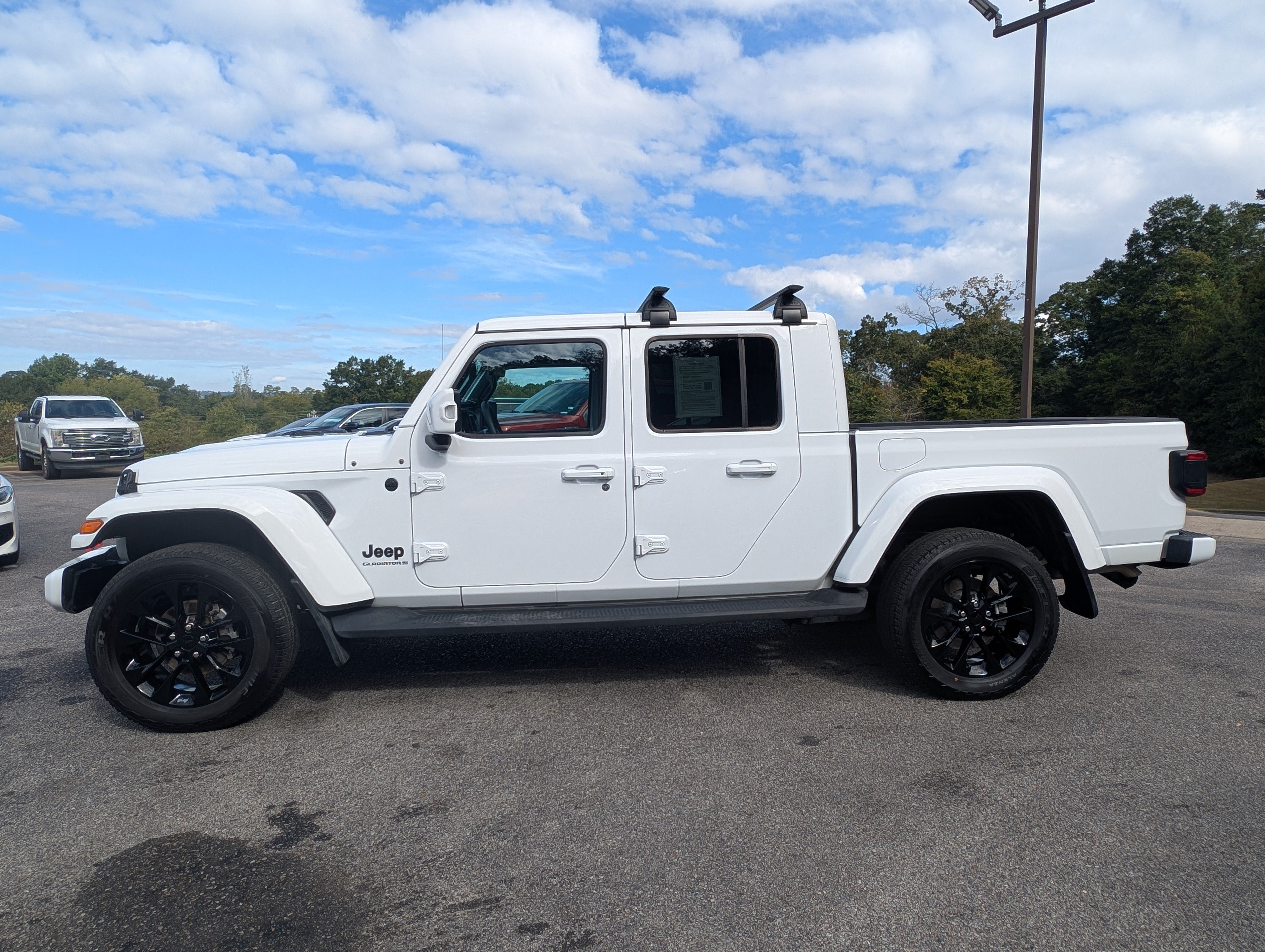 Used 2023 Jeep Gladiator Overland AWD/4WD image 6