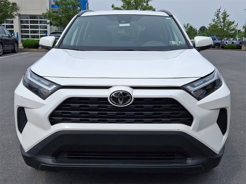 Used 2022 Toyota RAV4 XLE image 4