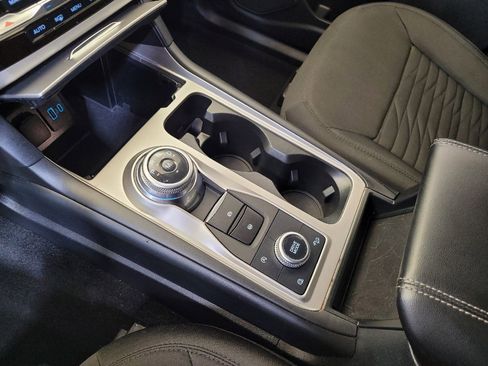 Used 2020 Ford Explorer XLT AWD/4WD image 26