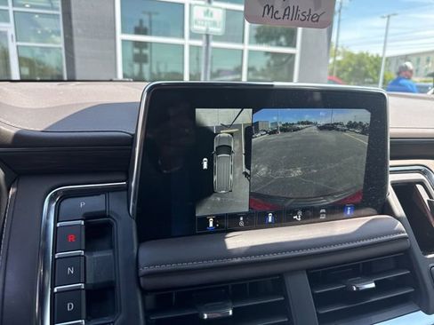 Used 2024 Chevrolet Suburban LT w/ LT Signature Plus Package AWD/4WD image 2