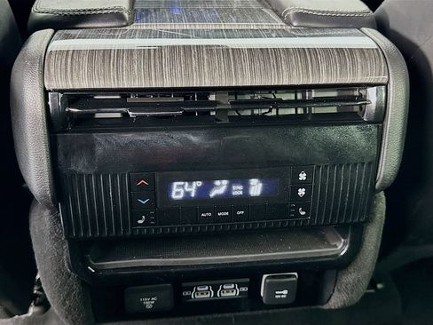 Used 2022 Jeep Wagoneer Series III image 30