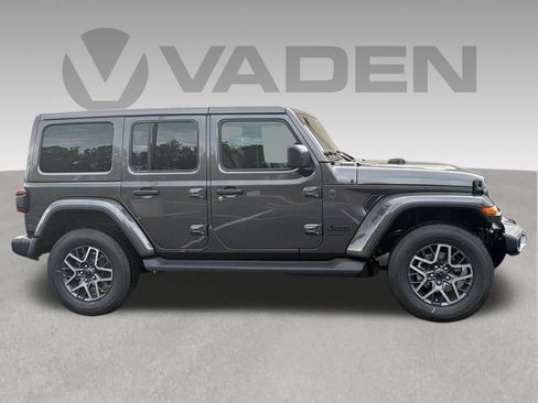 New 2026 Jeep Wrangler Unlimited Sahara AWD/4WD image 7