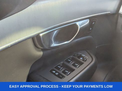 Used 2021 Volvo XC90 T5 Momentum image 32
