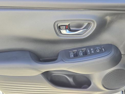 Certified 2026 Honda HR-V LX image 30