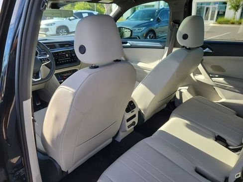 Certified 2022 Volkswagen Tiguan SE R-Line FWD image 9