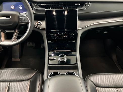 Used 2024 Jeep Grand Cherokee L Limited w/ Luxury Tech Group II image 13