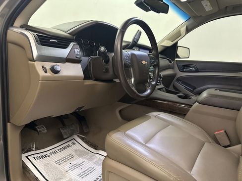 Used 2019 Chevrolet Tahoe LT w/ Luxury Package RWD image 27