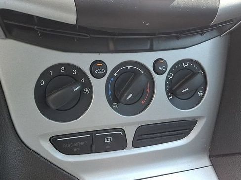 Used 2012 Ford Focus SE w/ SE Winter Pkg FWD image 21