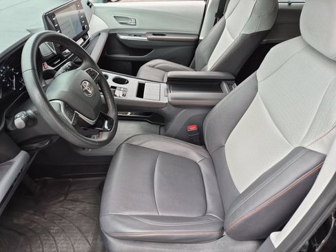 Used 2023 Toyota Sienna XSE w/ XSE Plus Package AWD/4WD image 15