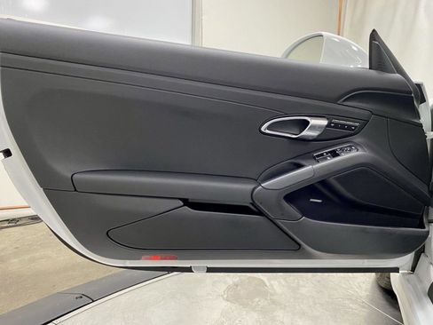 Used 2025 Porsche 718 Boxster w/ Premium Package RWD image 24