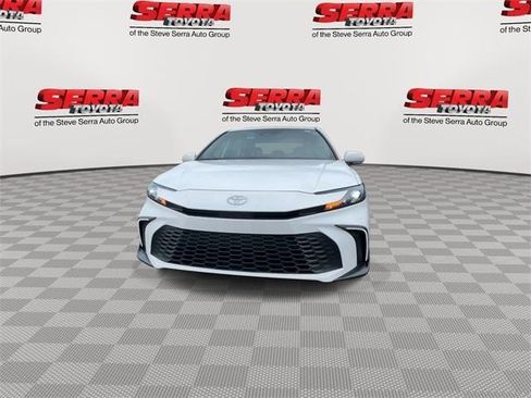 Used 2025 Toyota Camry SE w/ Convenience Package image 4