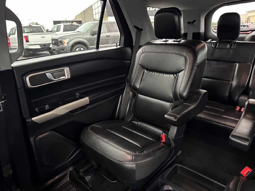 Used 2021 Ford Explorer XLT w/ Equipment Group 202A AWD/4WD image 13