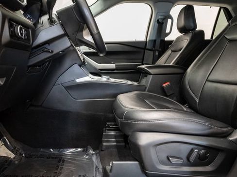 Used 2023 Ford Explorer Limited AWD/4WD image 11