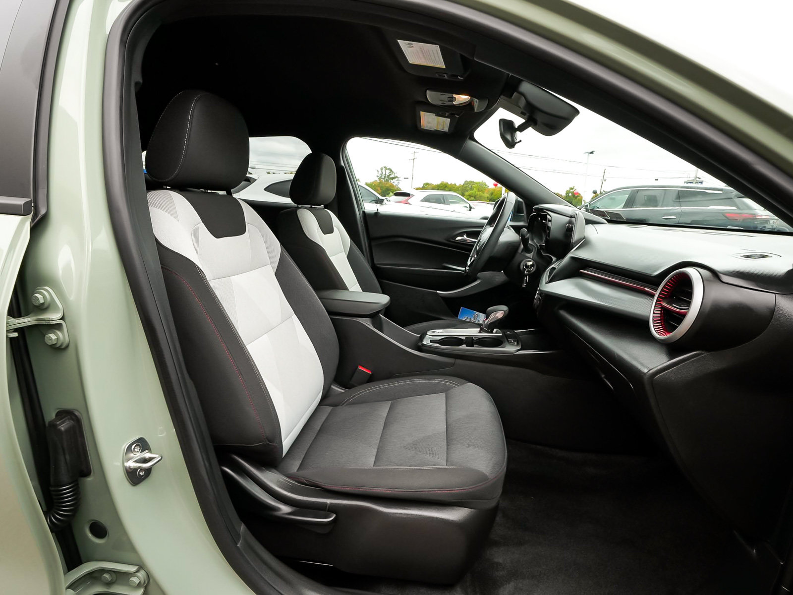 Used 2024 Chevrolet Trax RS w/ Driver Confidence Package FWD image 38