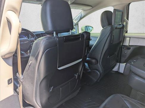 Used 2017 Chrysler Pacifica Touring-L Plus w/ Advanced Safetytec Group FWD image 24