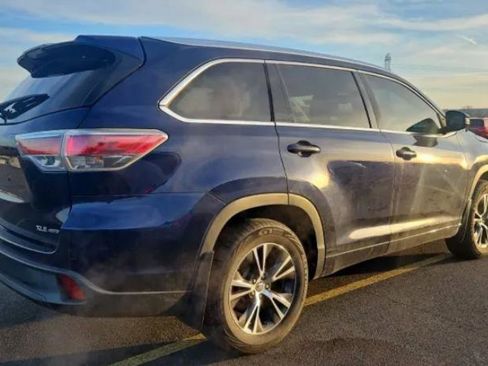Used 2016 Toyota Highlander XLE image 3