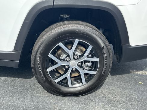 Used 2025 Jeep Grand Cherokee L Limited AWD/4WD image 22