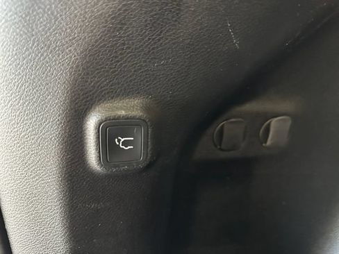 Used 2022 Jeep Cherokee Limited AWD/4WD image 18