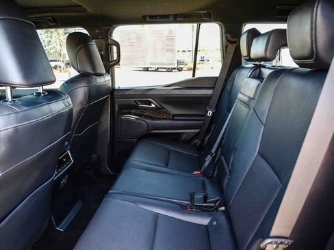 Used 2024 Lexus GX 550 w/ Accessory Package (31) AWD/4WD image 19