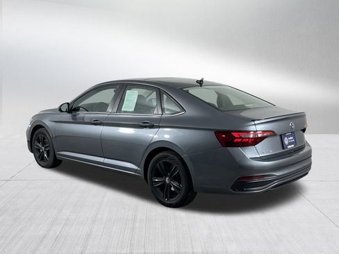 Certified 2023 Volkswagen Jetta SE image 5