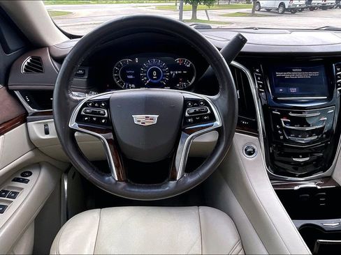 Used 2016 Cadillac Escalade Premium AWD/4WD image 4