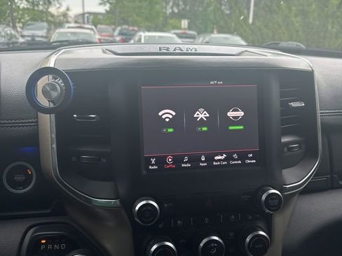 Used 2019 RAM 1500 Laramie AWD/4WD image 9