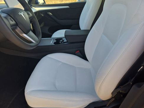 Used 2022 Tesla Model Y Long Range image 14