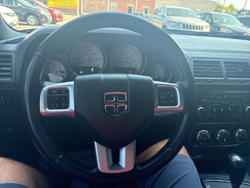 Used 2011 Dodge Challenger image 22