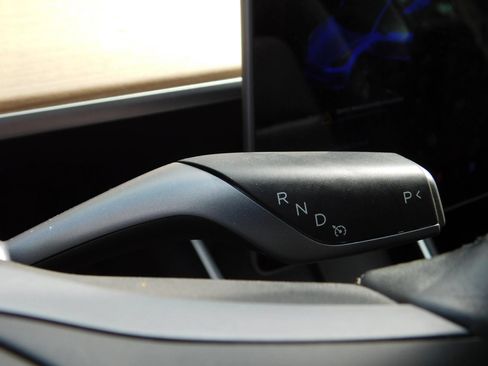 Used 2018 Tesla Model 3 Long Range RWD image 18