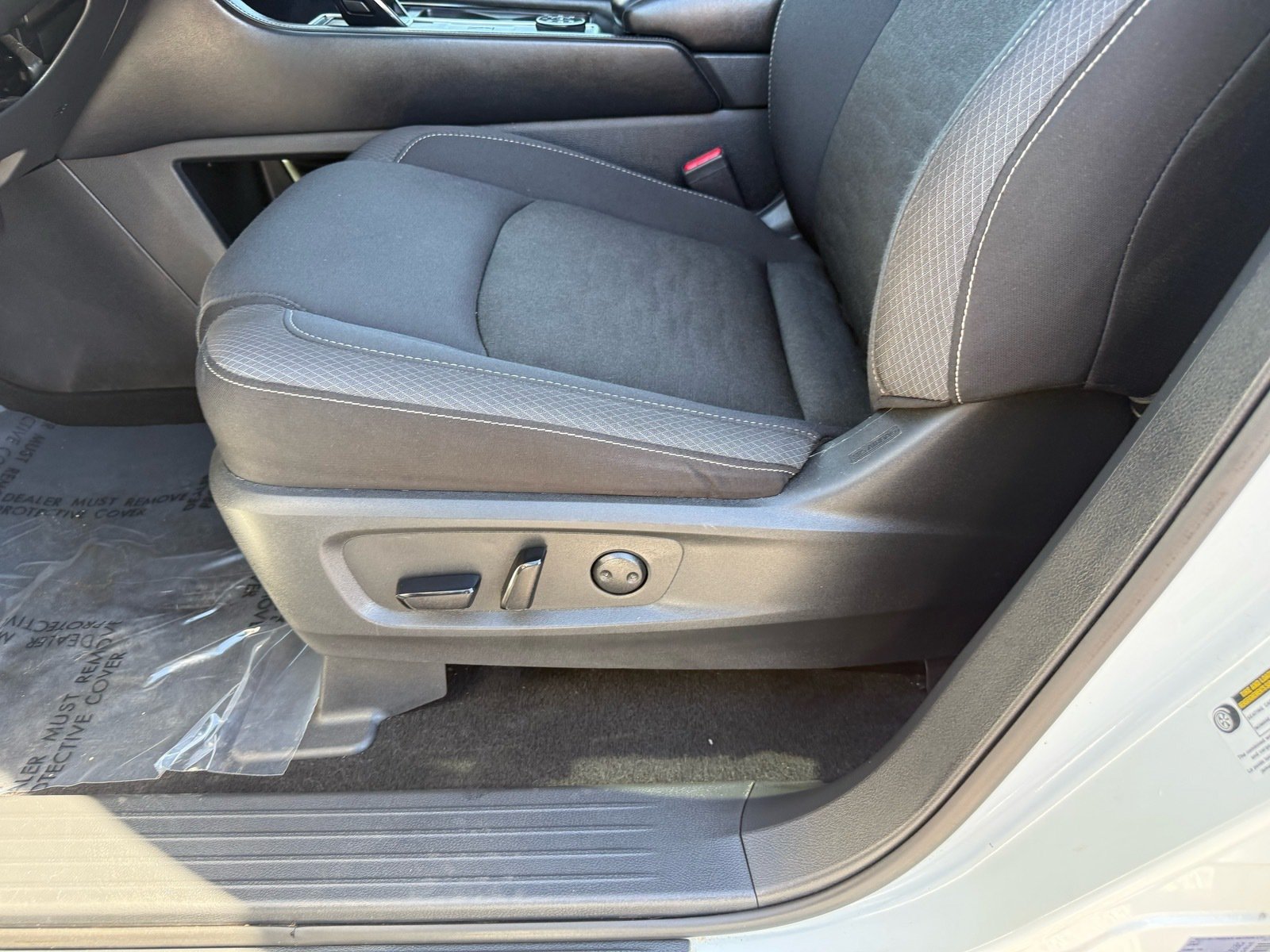 Used 2025 Nissan Pathfinder SV AWD/4WD image 14