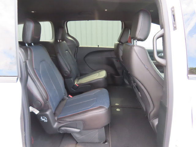 New 2027 Chrysler Pacifica Select AWD/4WD image 26