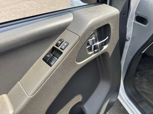 Used 2018 Nissan Frontier SV w/ Value Truck Package AWD/4WD image 12