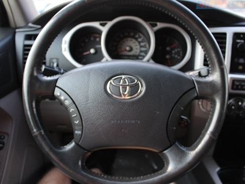 Used 2004 Toyota 4Runner SR5 AWD/4WD image 15