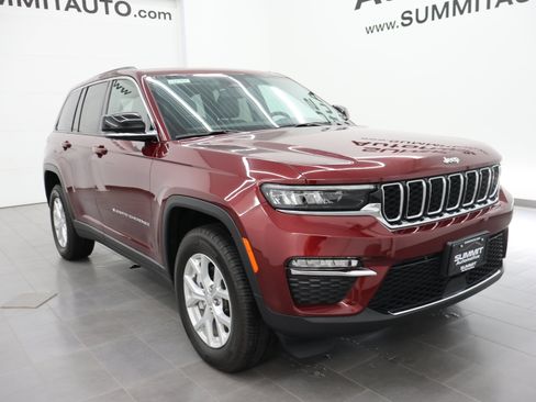 Used 2023 Jeep Grand Cherokee Limited AWD/4WD image 2