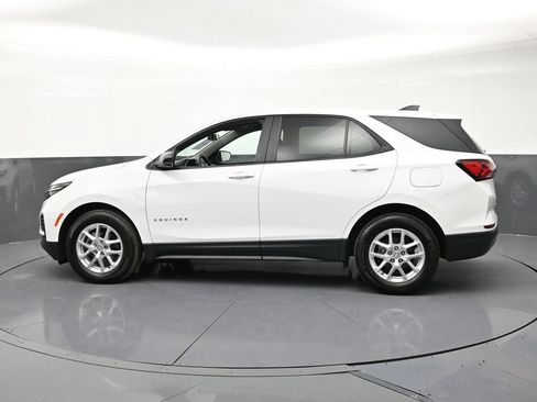 Used 2024 Chevrolet Equinox LS w/ LS Convenience Package FWD image 2